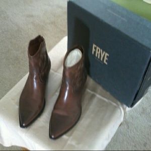 Frye Embroidered Short Western Boot (Women's 11)